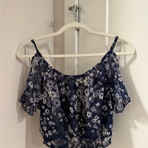 LOT 8 Junior’s / Women’s Tanks Size S/4